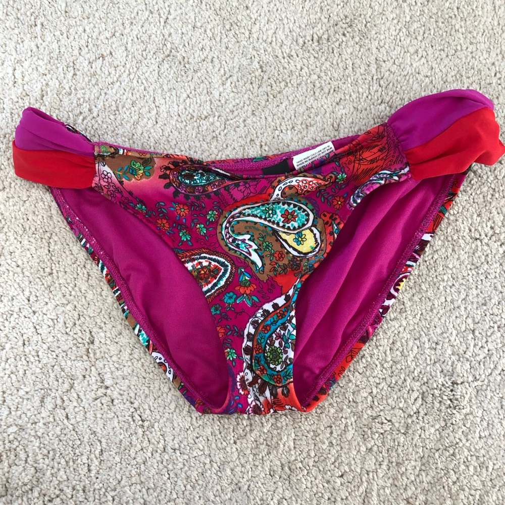 Cute bikini bottoms with matching top